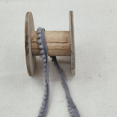Galon pompon gris