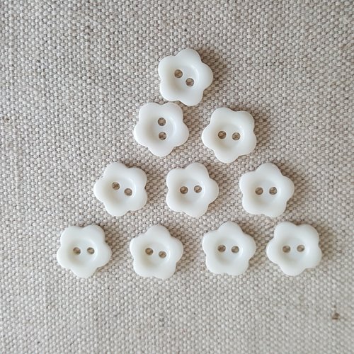 Boutons fleurs blanche 12mm + 2 offerts
