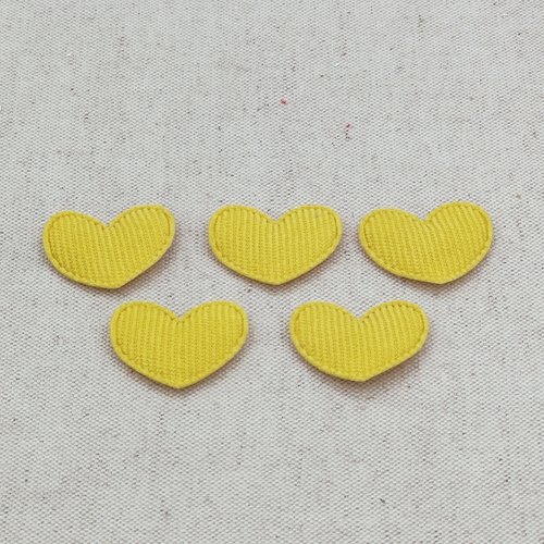Coeurs en velours jaune