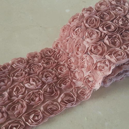 Des dentelles et galons originaux