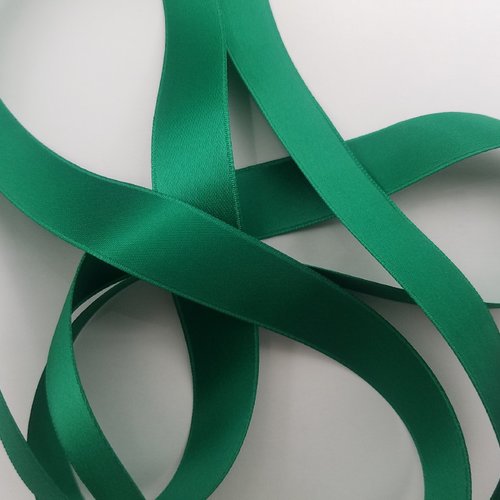 Ruban satin - vert émeraude - largeur de 3 à 70 mm - vendu au mètre (s-0018)