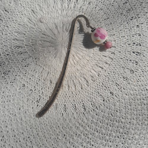 Marque page artisanal perle fleur rose