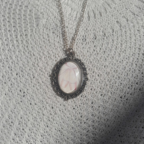 Collier ballerine de danse