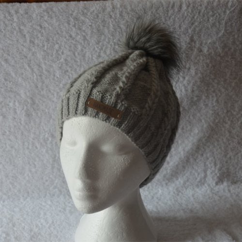 Bonnet laine gris clair fantaisie pour femme avec pompon amovible