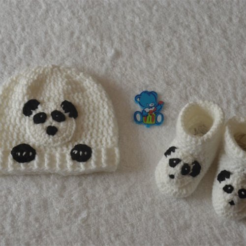 Joli ensemble "panda" blanc/noir en lainage 0/3 mois : bonnet + chaussons