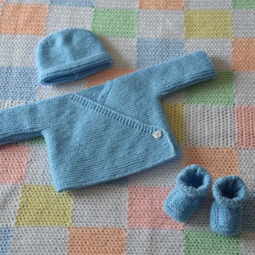 Joli ensemble bleu : brassière + bonnet + chaussons pour prématurés 30/32 semaines