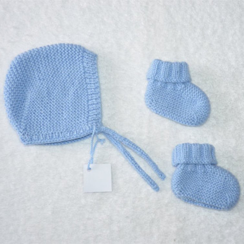 Ensemble bleu en lainage neuf : bonnet béguin + chaussons pour garçon 0/3 mois