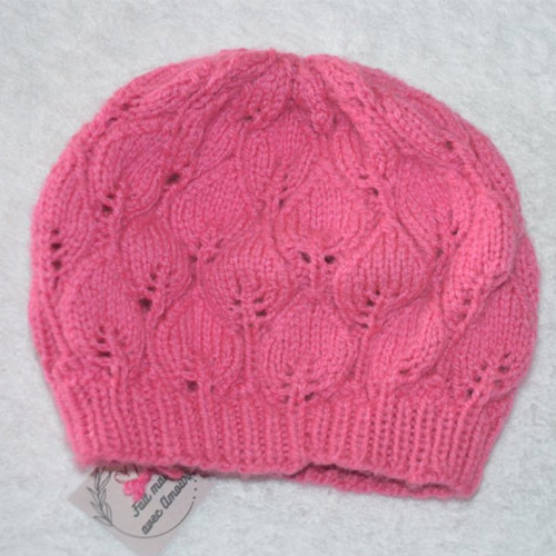 Béret ou bonnet rose fantaisie fait main neuf pour petite fille 6/12 mois
