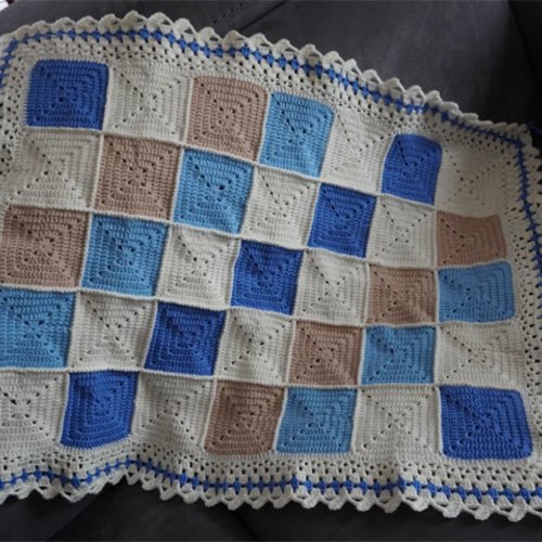 Jolie couverture au crochet neuve pour bébé 59 x 78 cm
