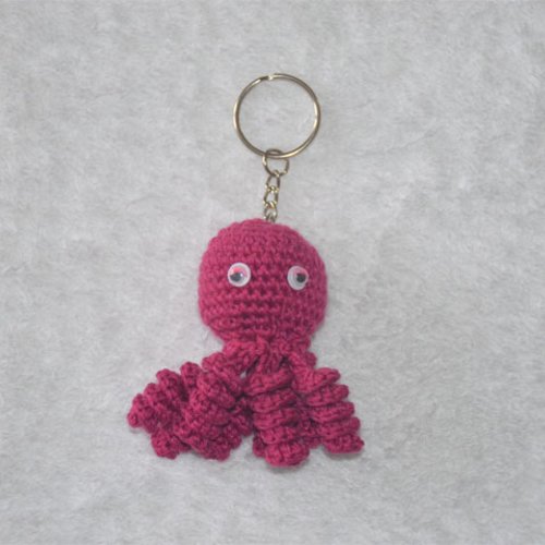 Porte-clé petite pieuvre rose très foncé/prune amigurimi neuve en coton