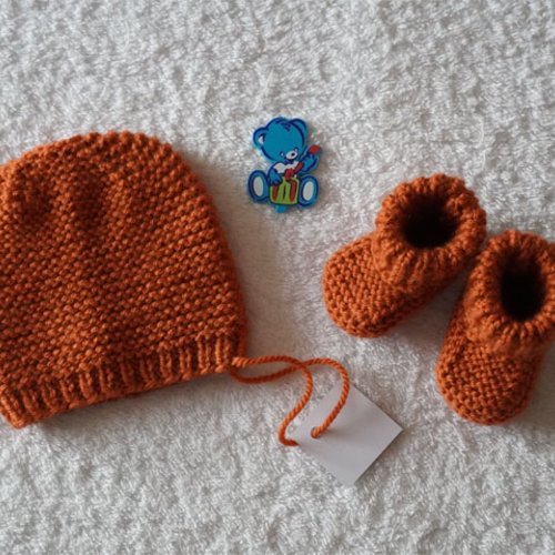 Ensemble camel neuf 0/3 mois : bonnet + chaussons