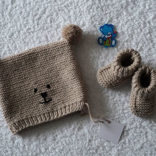 Ensemble beige foncé 0/3 mois neuf : bonnet + chaussons