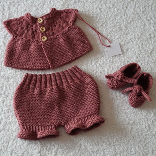 Ensemble rose foncé neuf fait main 0/3 mois : bloomer+ haut + sandales
