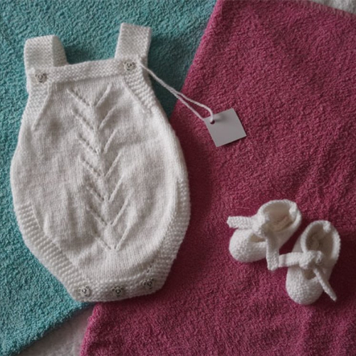 Ensemble blanc neuf fait main 0/3 mois : barboteuse + sandales
