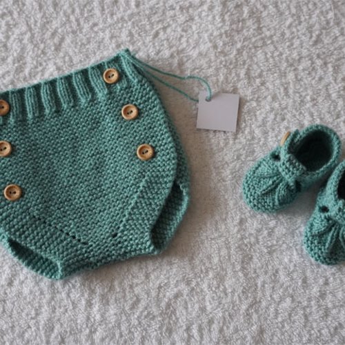 Ensemble vert foncé neuf fait main 0/3 mois : cache couche + sandales