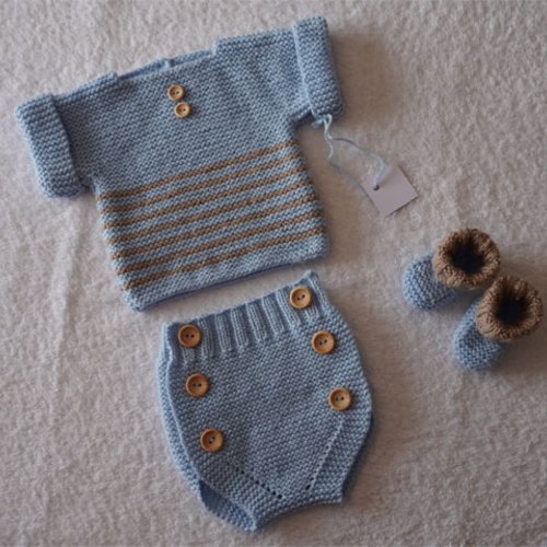 Joli ensemble bleu/beige 0/3 mois neuf : culotte ou cache couche + pull + chaussons