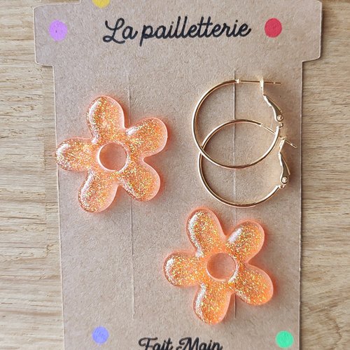 Boucles d'oreilles pampilles fleurs  en résine pailletée - fait main