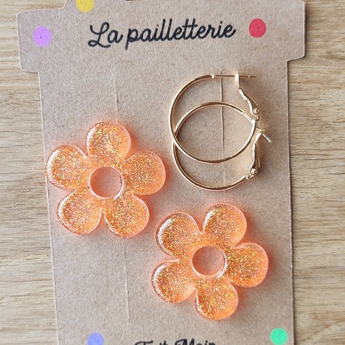 Boucles d'oreilles pampilles fleurs  en résine pailettée - fait main