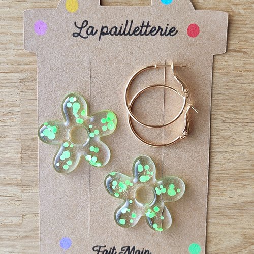 Boucles d'oreilles pampilles fleurs  en résine - fait main