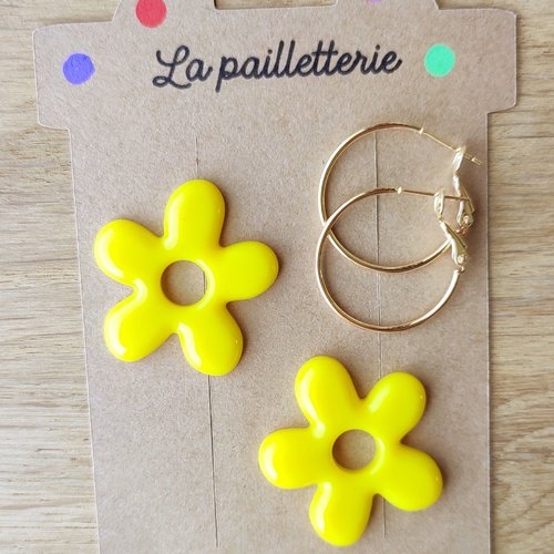 Boucles d'oreilles pampilles fleurs  en résine - fait main