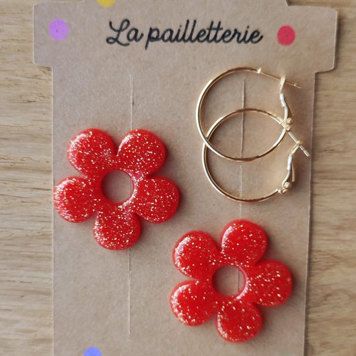 Boucles d'oreilles pampilles fleurs  en résine pailettée - fait main