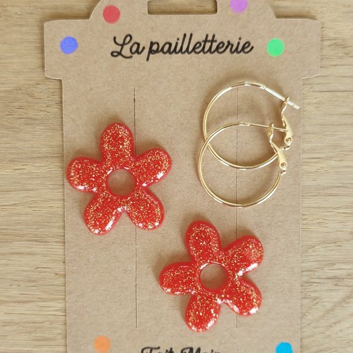 Boucles d'oreilles pampilles fleurs  en résine pailettée - fait main