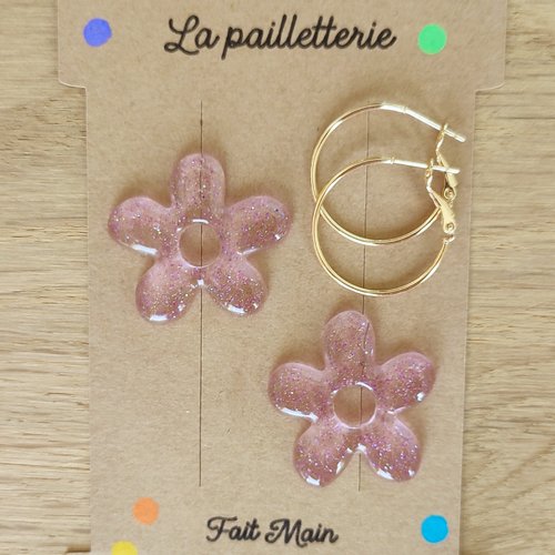 Boucles d'oreilles pampilles fleurs  en résine pailettée - fait main