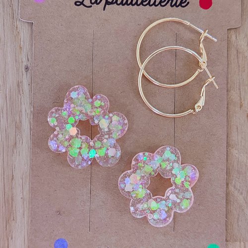 Boucles d'oreilles pampilles fleurs pailletées en résine - fait main