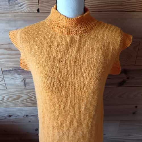 Pull sans manches jaune fait main