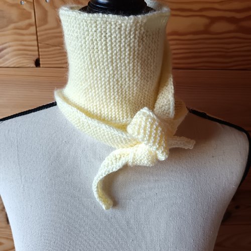 Mini écharpe jaune clair fait main