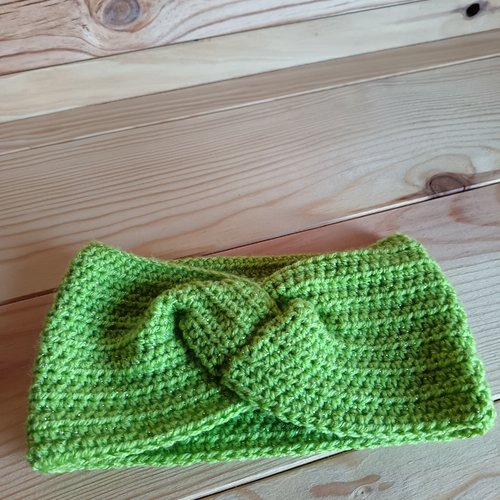 Bandeau croisé vert brillant au crochet