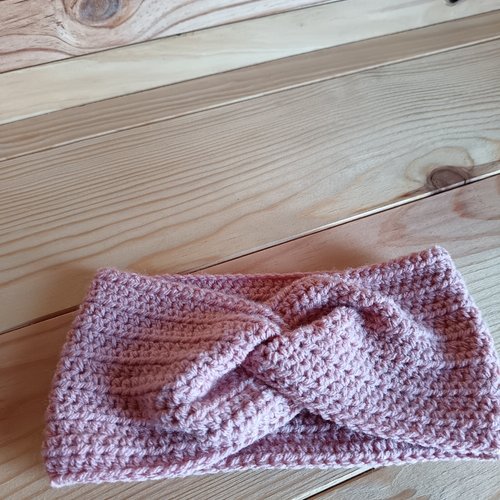 Bandeau croisé au crochet