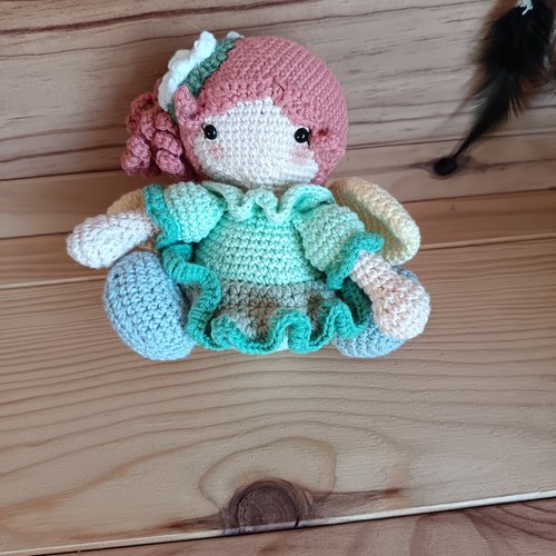 Poupée au crochet fait main (amigurumi)