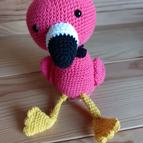 Peluche flamand rose au crochet fait main