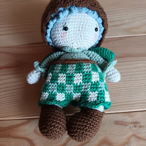 Poupée crochetée fait main