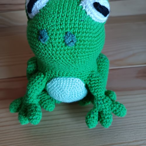 Peluche grenouille au crochet