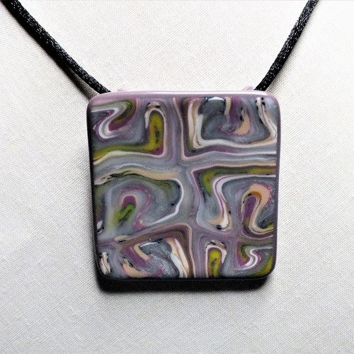 Collier art abstrait