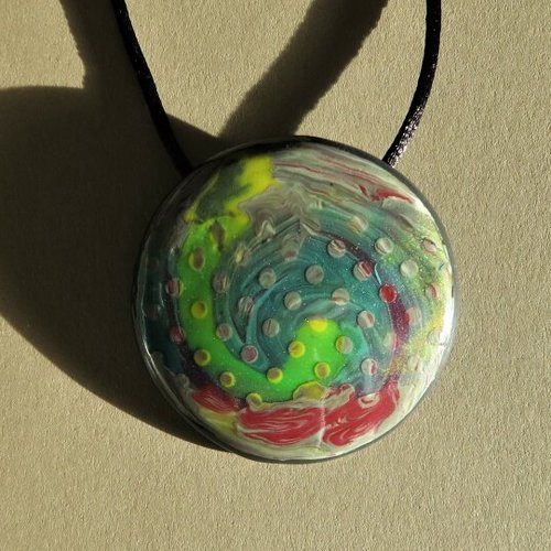 Collier à point en surimpression