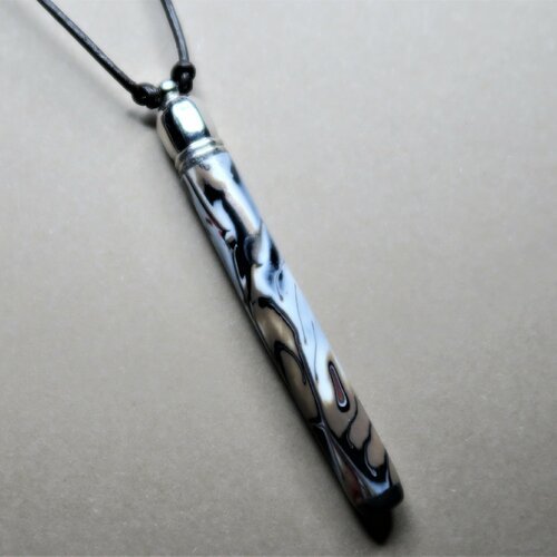 Pendentif en tube
