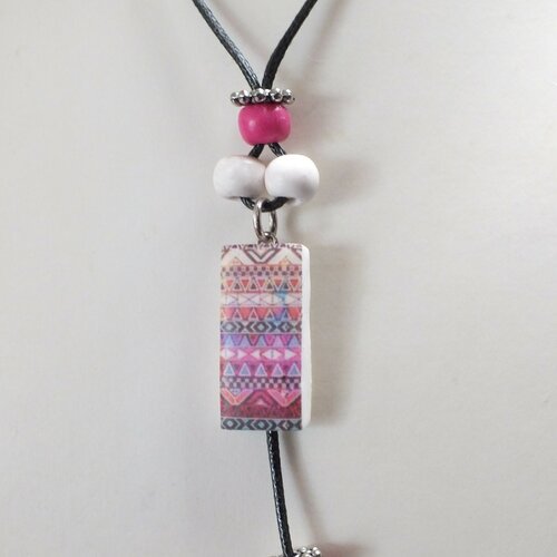 Collier avec motifs aztèques