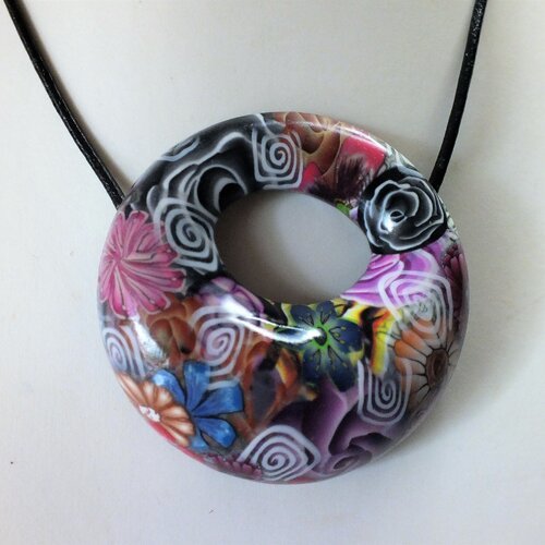 Collier fleuri