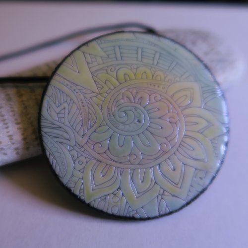 Pendentif rond pastel