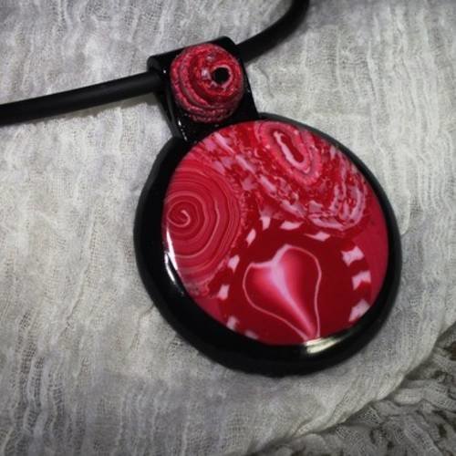 Collier et boucles d'oreilles aux motifs abstrait et coeur st valentin 