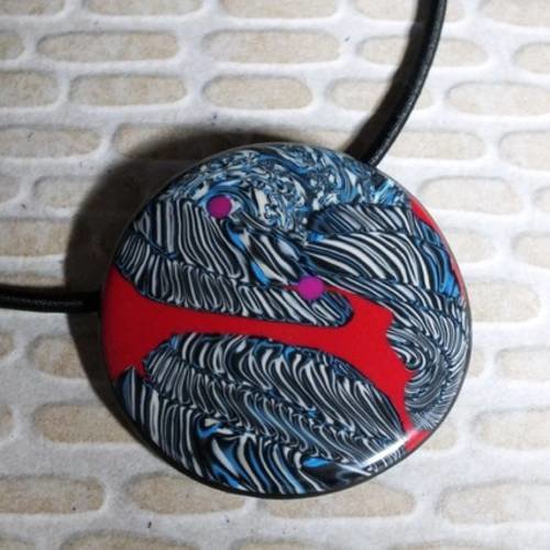 Nouveau collier aux motifs noir blanc et bleu 