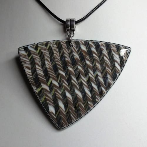 Faux triangle et faux relief en trompe l’œil. 