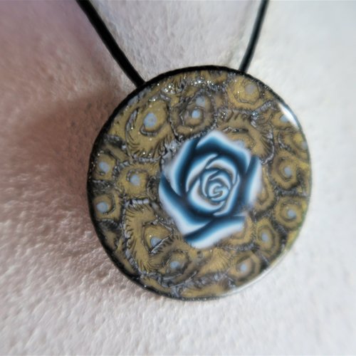 Collier rose bleue unique