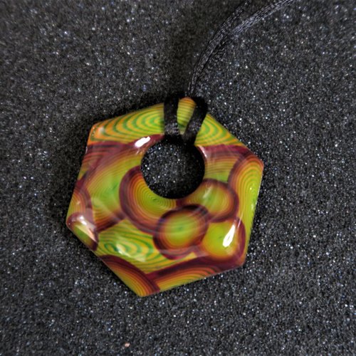 Hexagone à pastilles spirales colorées