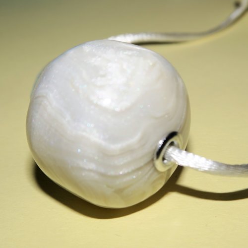 Boule blanche imitant le marbre