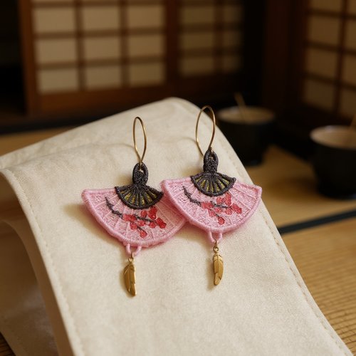 Boucles d'oreilles brodées éventail