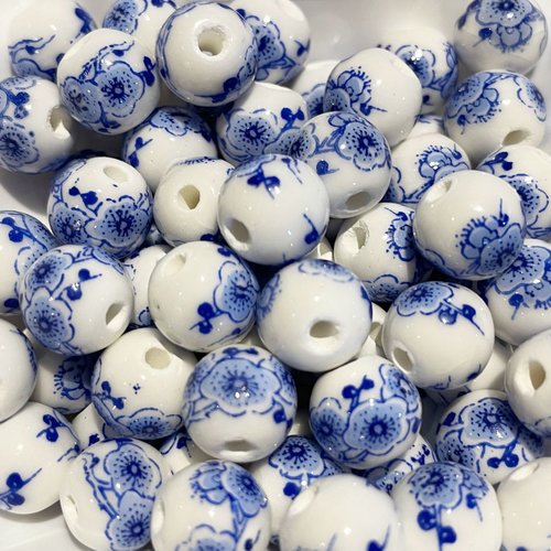 10 mm. perle en céramique décor fleur. bleu